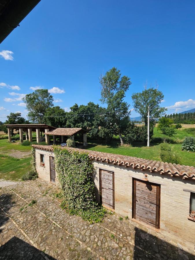 La Casa Dei Tigli Bed & Breakfast Cannara Bagian luar foto