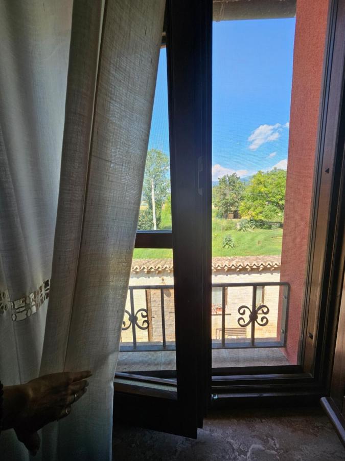 La Casa Dei Tigli Bed & Breakfast Cannara Bagian luar foto