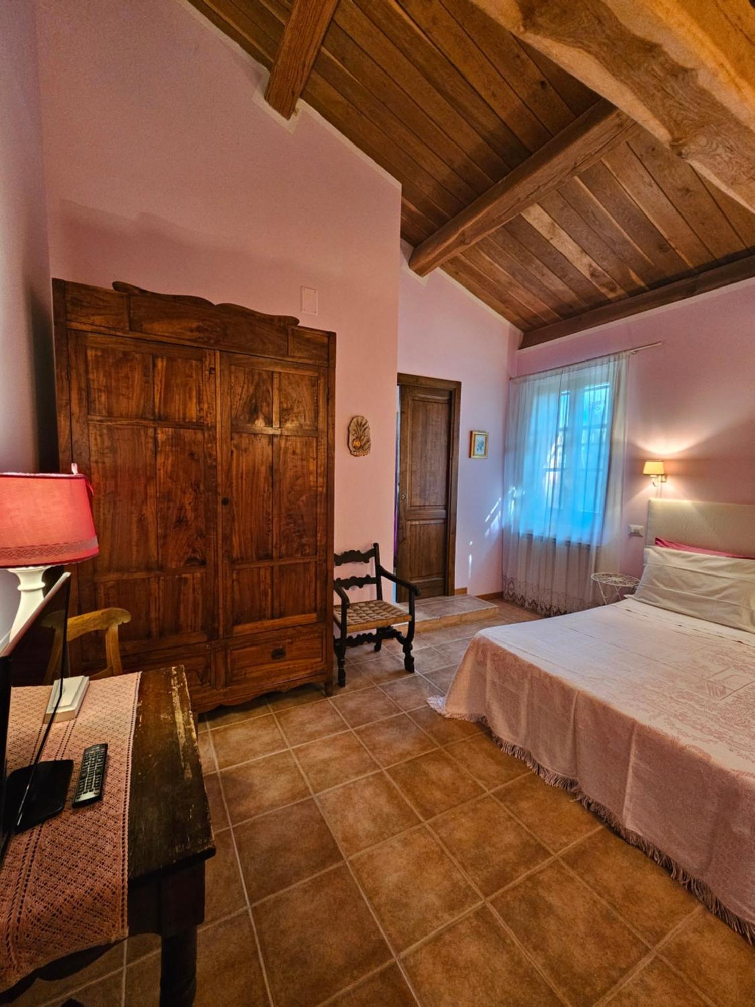La Casa Dei Tigli Bed & Breakfast Cannara Bagian luar foto