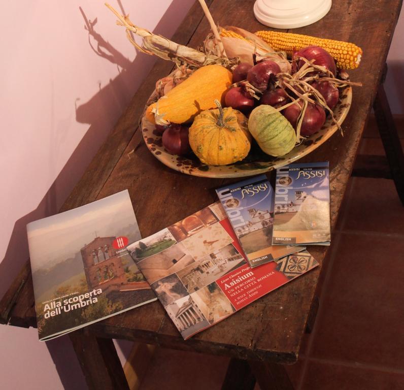 La Casa Dei Tigli Bed & Breakfast Cannara Bagian luar foto