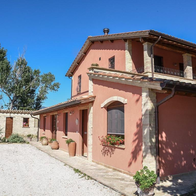La Casa Dei Tigli Bed & Breakfast Cannara Bagian luar foto